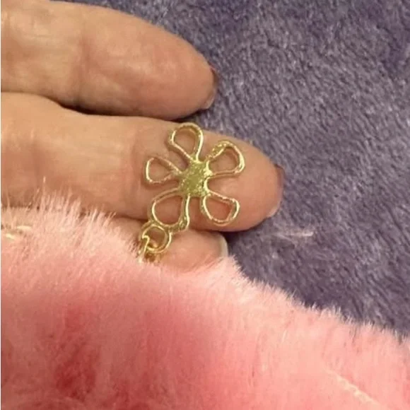 Pink Heart-Shaped Faux Fur Bag with Gold Chain - Picture 4 of 4